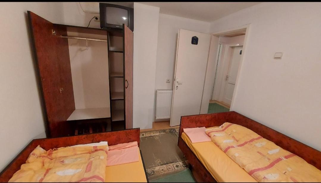 Domacinstvo Jolovic Hotel Kraljevo Bagian luar foto