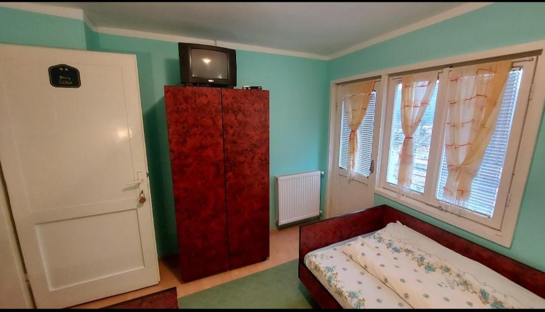 Domacinstvo Jolovic Hotel Kraljevo Bagian luar foto