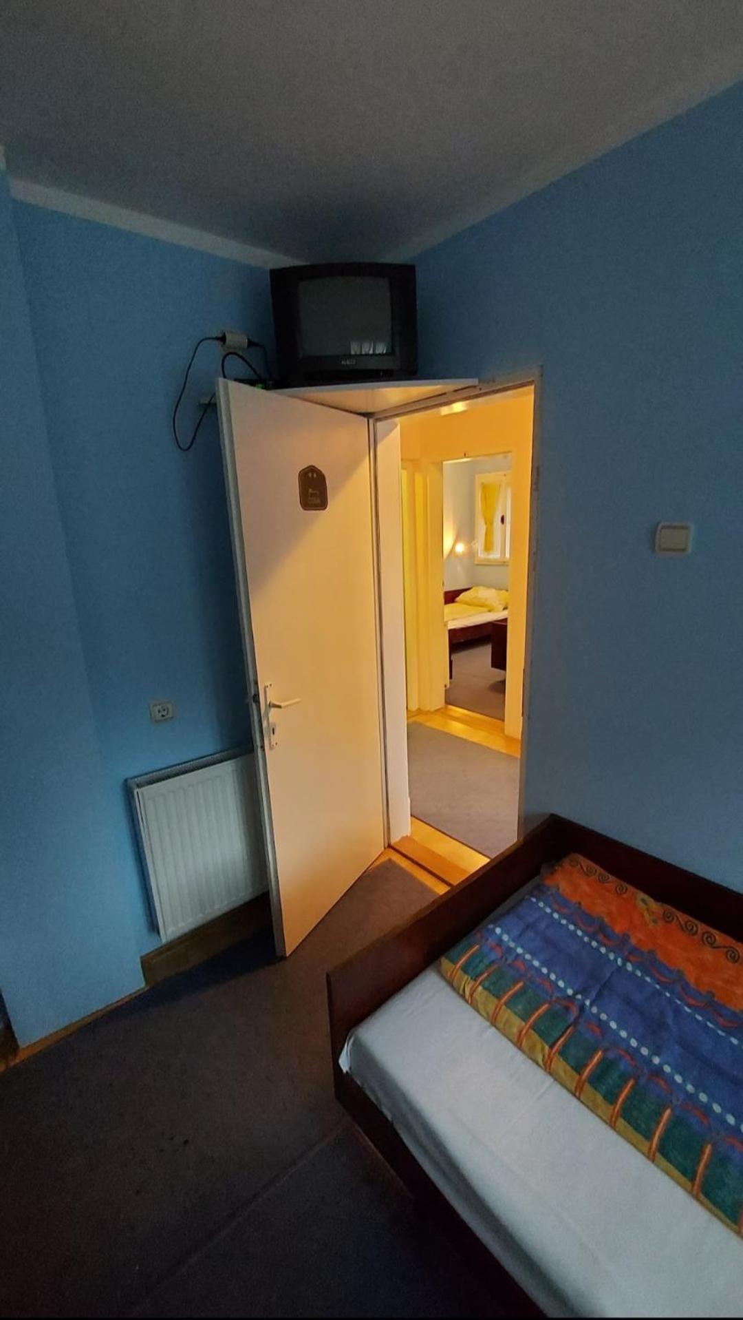 Domacinstvo Jolovic Hotel Kraljevo Bagian luar foto